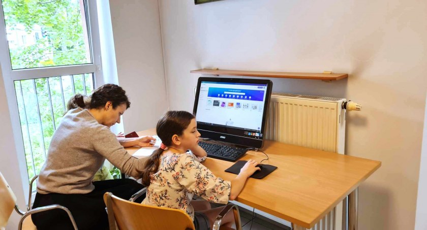 W Miejskiej Bibliotece Publicznej odbyła się pierwsza część warsztatów komputerowych. Uczestnicy tworzyli prezentacje w Canvie