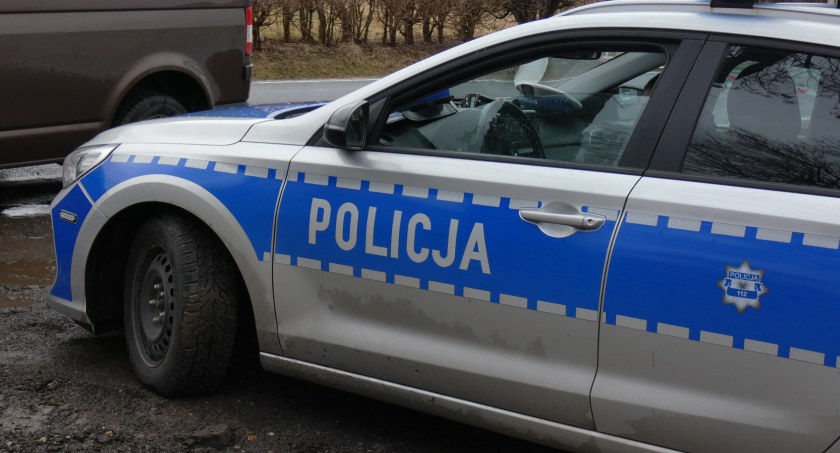 64-latek prawo jazdy stracił już dawno. Nie powstrzymało go to jednak od jazdy na podwójnym gazie