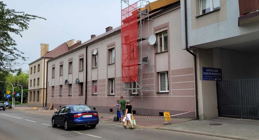 Uwaga! Przejście drugą stroną ulicy, czyli utrudnienia w ruchu pieszych na ulicy Prymasa Wyszyńskiego