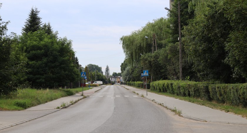 Nowe oświetlenie pojawi się przy ul. 11 Listopada. Miasto podpisało umowę z wykonawcą