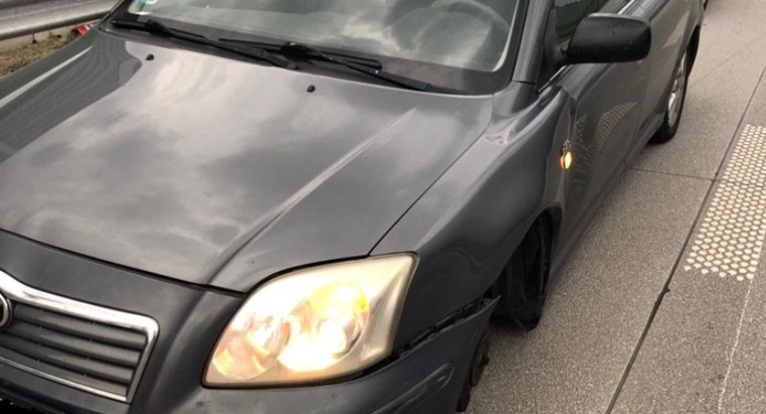 Sceny jak z filmu na A1 blisko Stobiecka Szlacheckiego: Urwało się koło i...