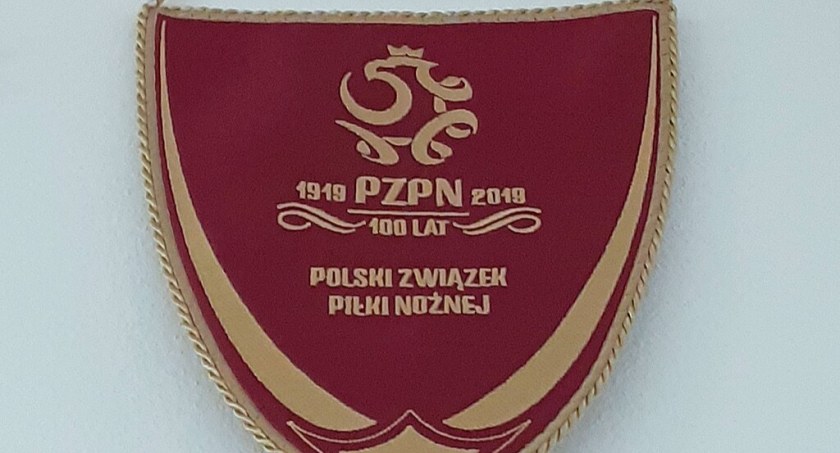 Bohater afery, przez którą ze sponsorowania piłkarskiej reprezentacji chcą zrezygnować wielkie firmy, to „nasz człowiek z Gomunic”