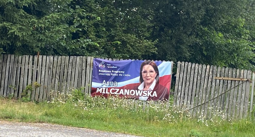 Czy wiszące na płotach plakaty poseł Milczanowskiej łamią prawo? PKW: to obejście przepisów, ale co my możemy
