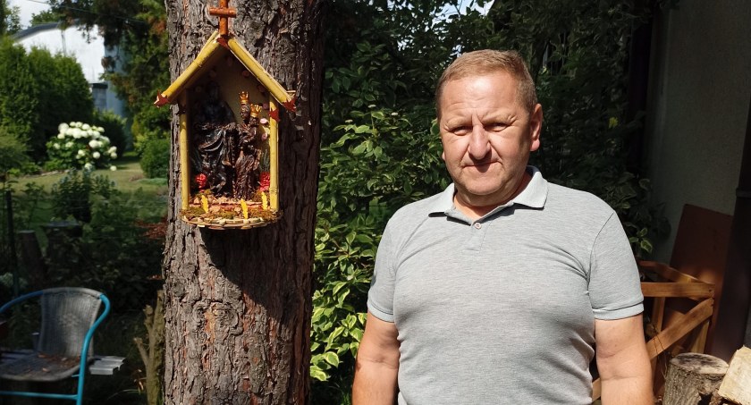„O co chodzi z tymi kapliczkami, po co je pan robi?