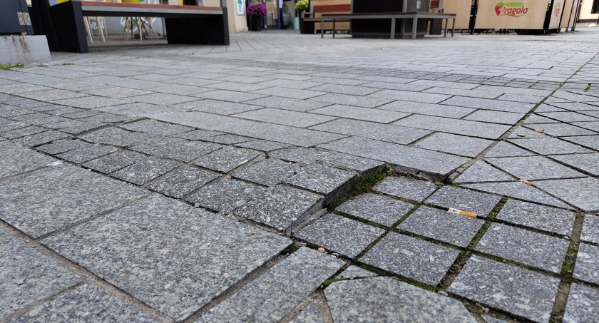 Reymonta kosztowała 6 i pół miliona. Wykonawca musi co nieco poprawić. Na przykład kostkę, która staje dęba, nie wiadomo dlaczego
