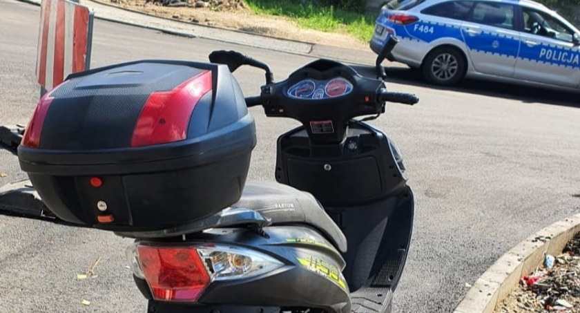 Zderzenie rowerzysty z motorowerzystą. 70-latek zajechał drogę 76-latkowi