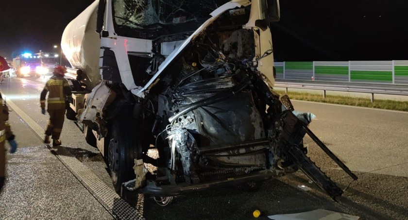 Autostrada A1. Zderzenie dwóch samochodów ciężarowych. Dwa pasy w kierunku Katowic zablokowane
