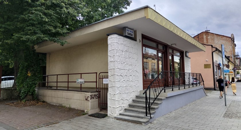 Czytelniczka: - Może na Reymonta chociaż toi-toie na razie? Bo szalet nieczynny. Miasto: - Myśleliśmy, ale nie ma dobrego miejsca