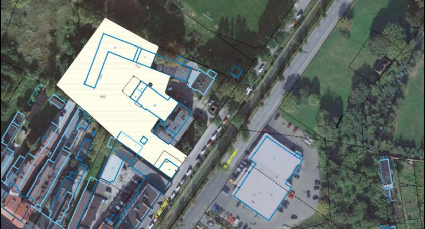 Zarząd powiatu radomszczańskiego próbuje sprzedać nieruchomość w centrum, tzw. stary szpital zakaźny. Po raz kolejny