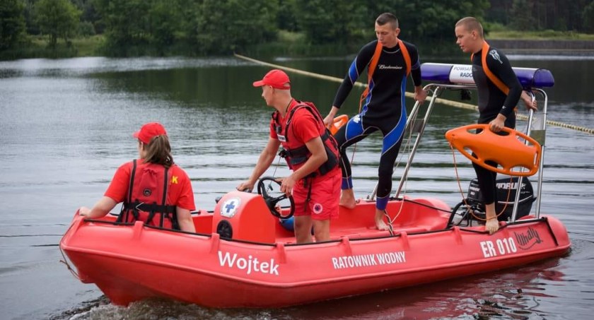 Radomszczański WOPR zaprasza nad zalew w Zakrzówku Szlacheckim. Piknik o bezpieczeństwie nad wodą 15 sierpnia