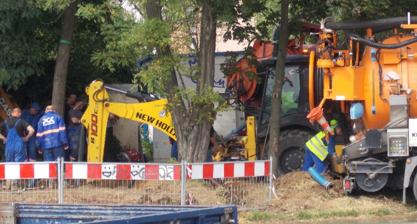PGK informuje mieszkańców ulicy Architektów: jest awaria, mogą być spadki ciśnienia, albo wody może nie być wcale