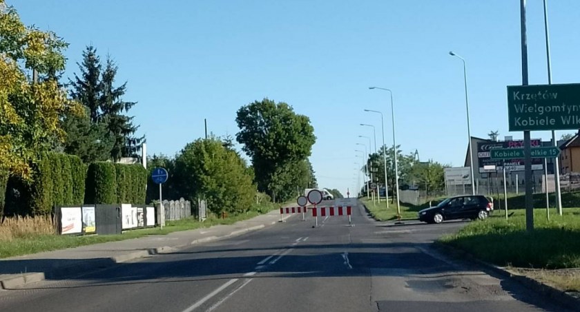 Ulica Starowiejska budzi emocje wśród mieszkańców. Nowy asfalt był potrzebny czy to wyrzucanie pieniędzy w błoto?