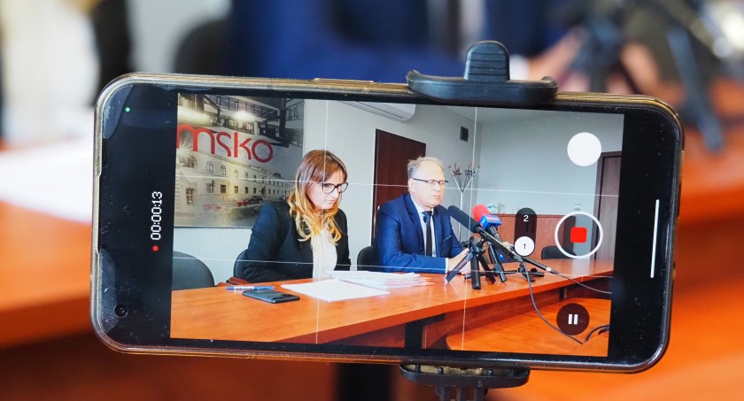 Mimo, że urząd w informacjach się zaplątał, to chyba będzie sukces - wycinek na pl. 3 Maja nie będzie