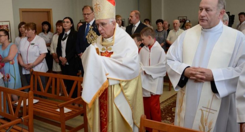 Czytelnik: Czy wiecie, że w szpitalu pracuje kapelan na etacie? Sprawdziliśmy. To obowiązek