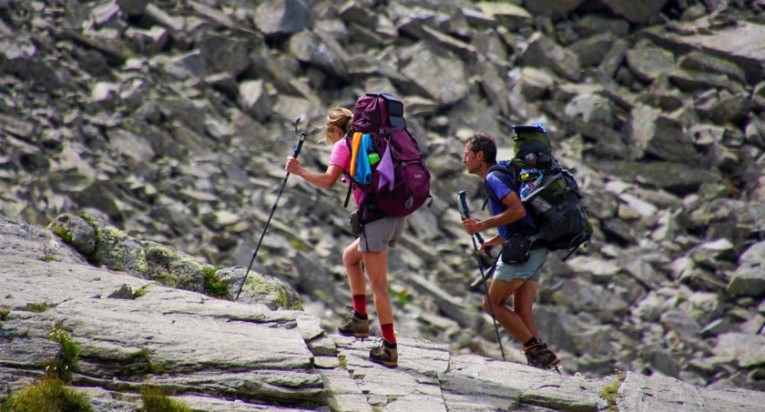 Na co zwracać uwagę podczas wyboru odzieży trekkingowej?