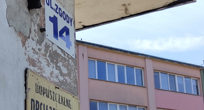Mieszkańcy: półtora kilometra od Reymonta ma powstać punkt przetwarzania odpadów niebezpiecznych. Urząd to ukrywa