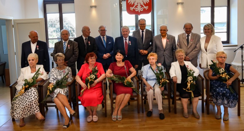 Złote Gody w USC. Siedem par odebrało „Medale za Długoletnie Pożycie Małżeńskie”. Były gratulacje i życzenia