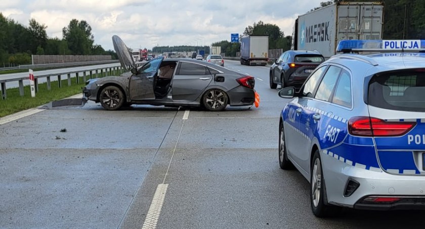 Autostrada A1 w okolicy Słostowic. Zbyt szybka jazda 29-latka na mokrej jezdni skończyła się kolizją