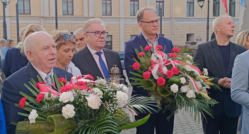 Rocznica Porozumień Sierpniowych i powstania NSZZ Solidarność. Uroczysta msza i złożenie kwiatów
