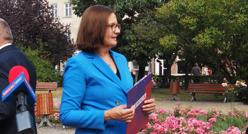 Posłanka Sowińska interpeluje: - Co z leczeniem psychiatrycznym młodych w Radomsku? Marszałek Witek odpowiada: - Nie ingerujemy w strukturę