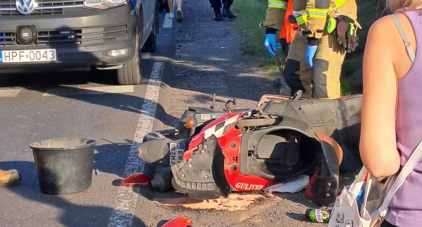 Wypadek na ulicy Brzeźnickiej. Motorowerzysta zatrzymał się przed przejściem dla pieszych, kierowca ciężarówki nie
