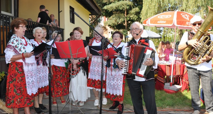 Dożynki Parafialne w Dziepółci, w gminie Radomsko. Msza, wieńce i chleb ze zboża z tegorocznych zbiorów