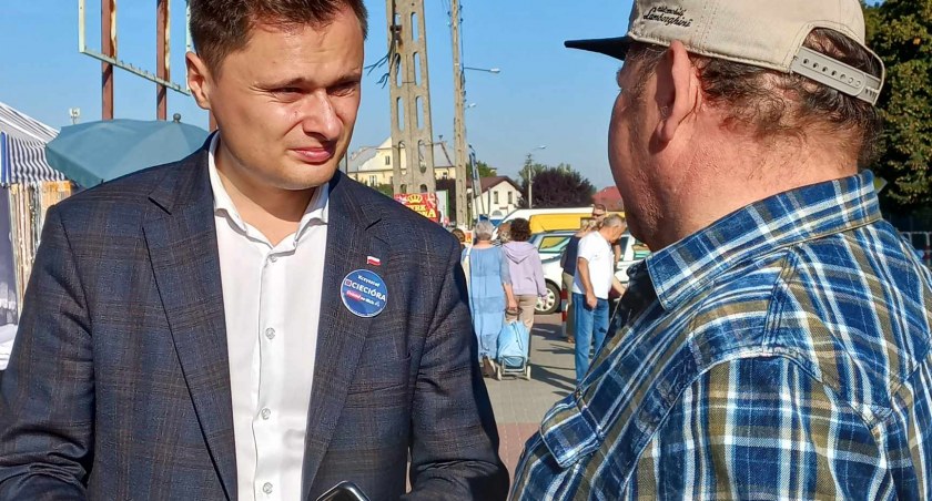Krzysztof Ciecióra rozpoczął kampanię wyborczą w terenie. Rozmawiał z ludźmi na miejskiej Targowicy