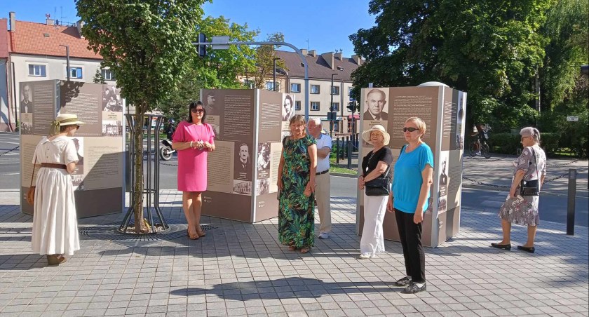 „Zapomniani radomszczanie i ich wpływ na dzieje miasta”. Plenerowa wystawa obok Muzeum Regionalnego