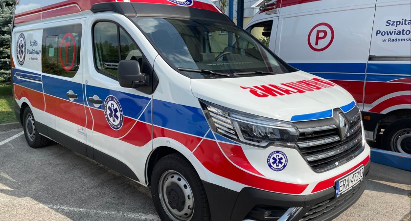 Radomszczański szpital ma nową karetkę, do transportu sanitarnego. Kosztowała prawie 370 tys. zł
