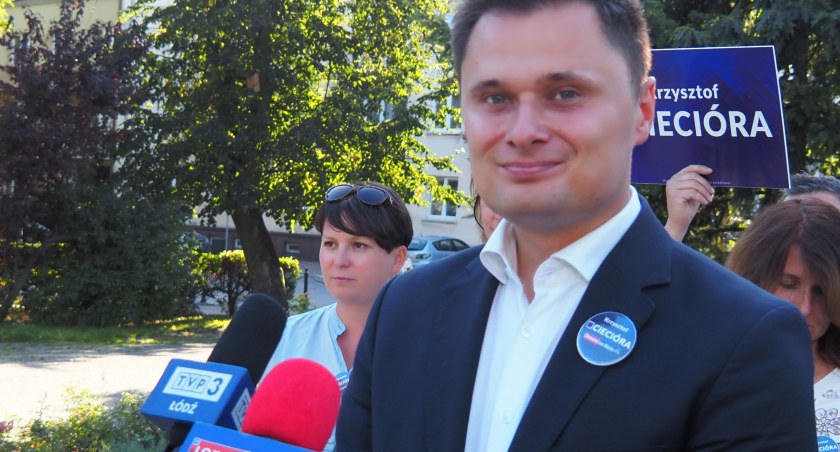 Krzysztof Ciecióra podsumowuje swoją pracę w rządzie i ogłasza kolejne pieniądze dla gmin