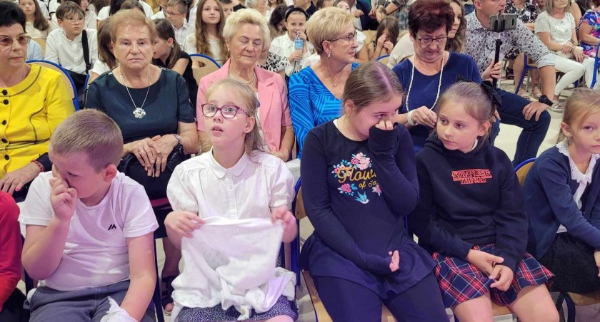 [ZDJĘCIA:] 60 lat minęło jak jeden dzień... PSP nr 9 właśnie obchodzi swoje 60-lecie