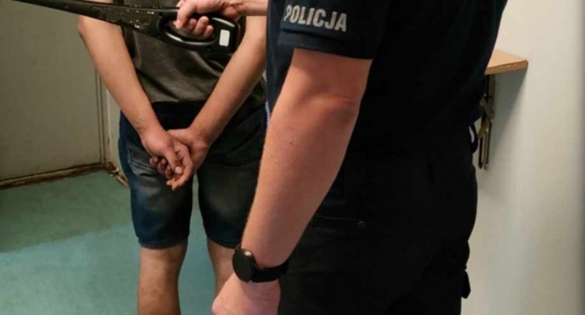 Agresorzy z zimną krwią zaatakowali 39-letniego mężczyznę. Po czym ukradli jego telefon i pieniądze
