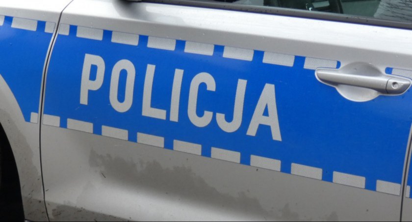 Pijany 65-latek za kierownicą toyoty. Jechał całą szerokością jezdni 