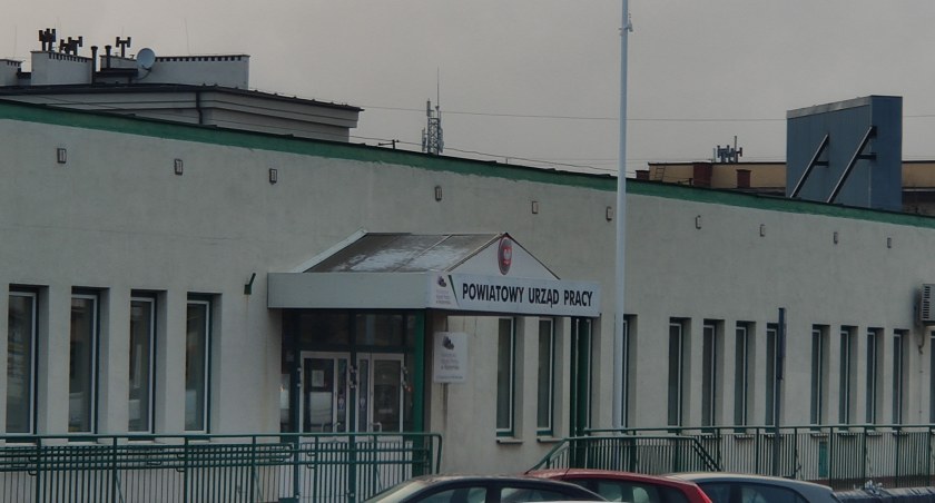 W urzędach post i oszczędności. Pensje słabe, spada zatrudnienie.