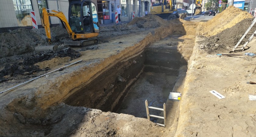Remont Reymonta. Archeolog Krzysztof Błaszczyk: Na razie pogoda nam dopisuje, więc pracujemy nawet w soboty. 