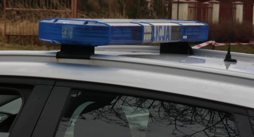 42-latek wsiadł za kierownicę fiata, choć sąd odebrał mu prawo jazdy. Wpadł w miejscowości Przerąb