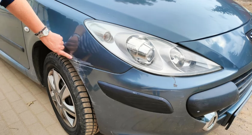 Czy do stłuczki parkingowej należy wezwać policję? Wyjaśniamy
