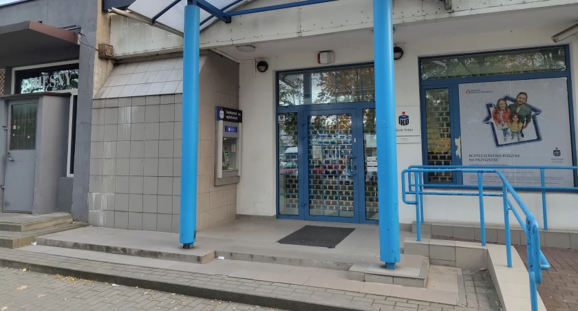 Banki schodzą z ulic i likwidują oddziały. Na Leszka Czarnego i w Ładzicach. „Ten trend jest nieodwracalny