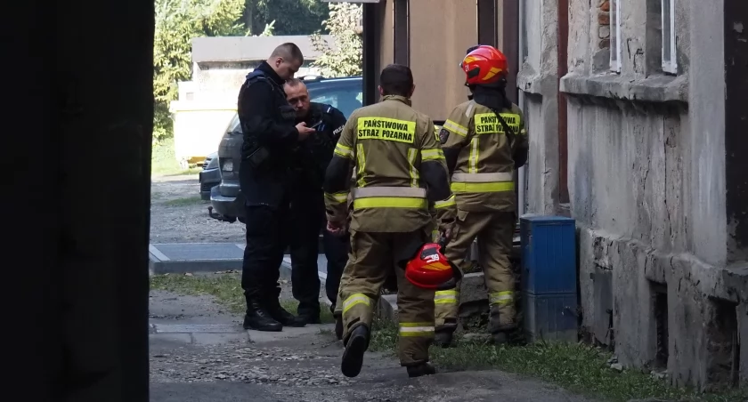 Strażacy wezwani do pożaru w mieszkaniu w kamienicy w centrum. Na szczęście okazało się, że zagrożenie nie było wielkie