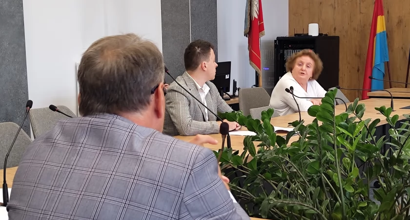 Pani Anna: - Mąż mnie pyta, jak Jarek mógł mi coś takiego zrobić. Prezydent Ferenc: - Budowała pani dom w latach 80. i wtedy ciepłownia truła