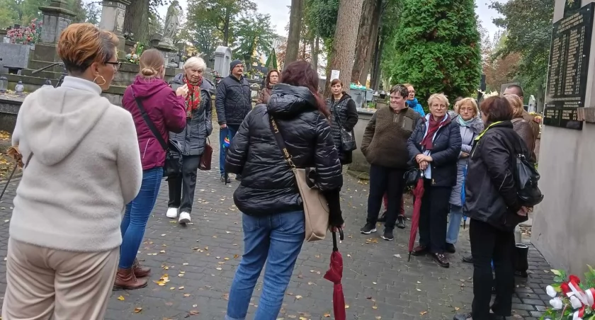 Jesienny, historyczny spacer po Starym Cmentarzu w Radomsku z Ekonomikiem i radomszczańskim muzeum