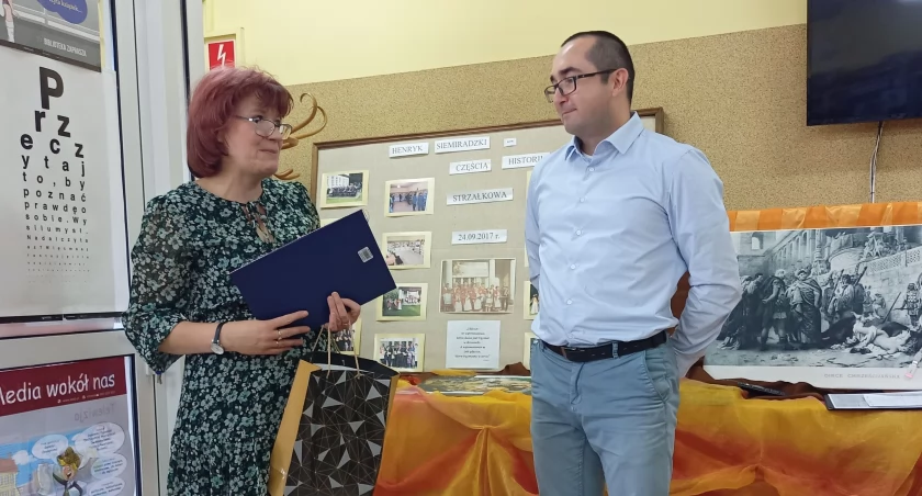 180. rocznica urodzin Henryka Siemiradzkiego. Uroczystość w Gminnej Bibliotece Publicznej w Strzałkowie