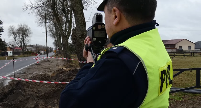 42 kierowców przekroczyło prędkość w terenie zabudowanym. Policjanci podsumowali akcję „Prędkość”