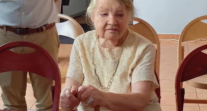 Zmarła rzeźbiarka Irena Woch. Zaprojektowała i wykonała siedem płaskorzeźb na dziedzińcu przy klasztorze franciszkanów
