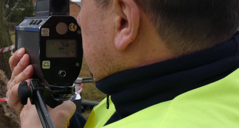 Ponad 100 km/h w obszarze zabudowanym. Kierowca porsche popisał się brawurą i brakiem wyobraźni