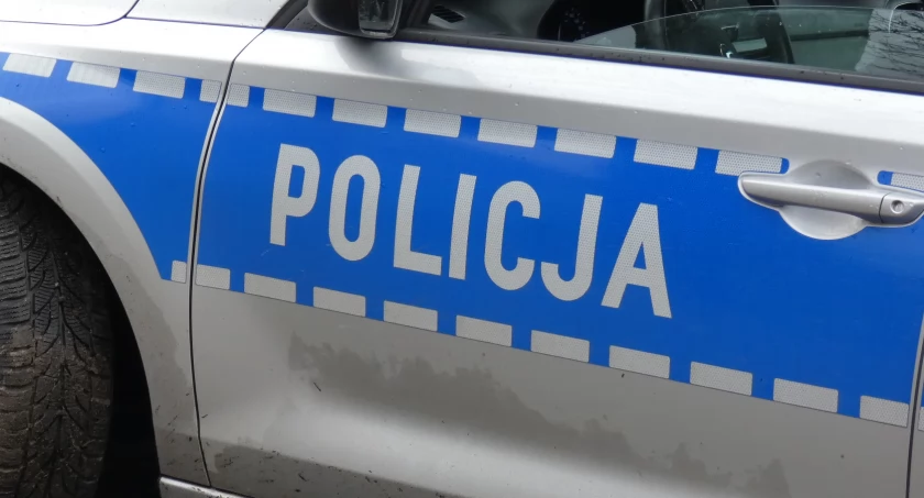 Zderzenie skody z audi w Kietlinie. Do szpitala odwieziono dwie osoby