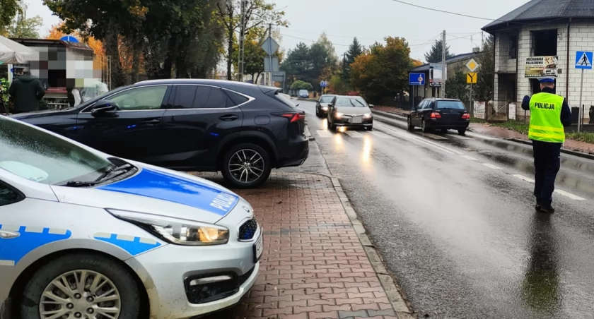 Policyjna akcja „Wszystkich Świętych” w Radomsku i powiecie. Jeden wypadek, 14 kolizji i trzech pijanych za kółkiem