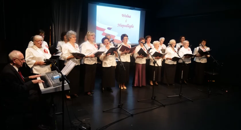 Chór Złota Nutka w koncercie „Wolna i Niepodległa”. W sali kameralnej rozpoczęło się świętowanie 11 listopada