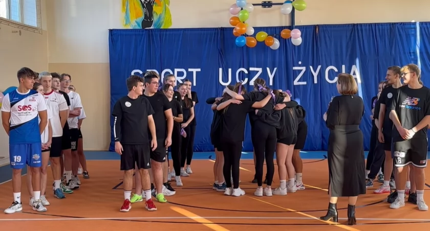 Uczennice i uczniowie Liceum Ogólnokształcącego w Przedborzu będą mieli WF w wyremontowanej sali sportowej