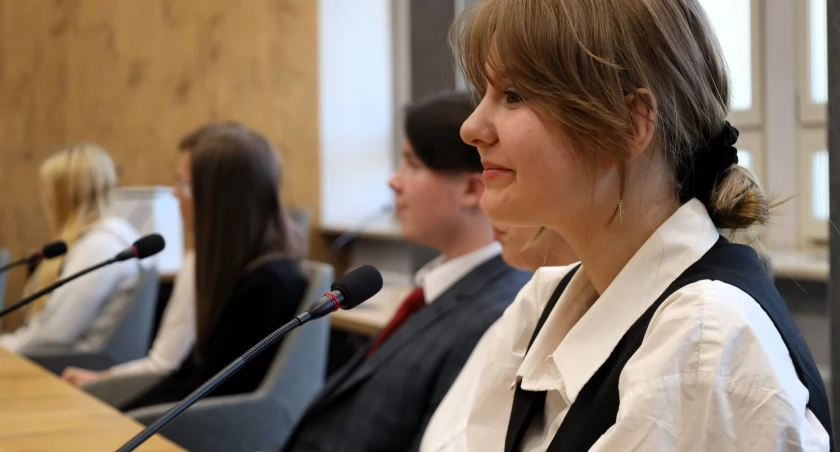 Pierwsza sesja Młodzieżowej Rady Miasta. Przewodniczącą została Maja Kałdońska